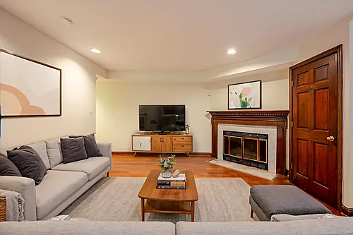 300 F St NE #BASEMENT Photo 1