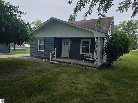 3rd image of 118 Davis St