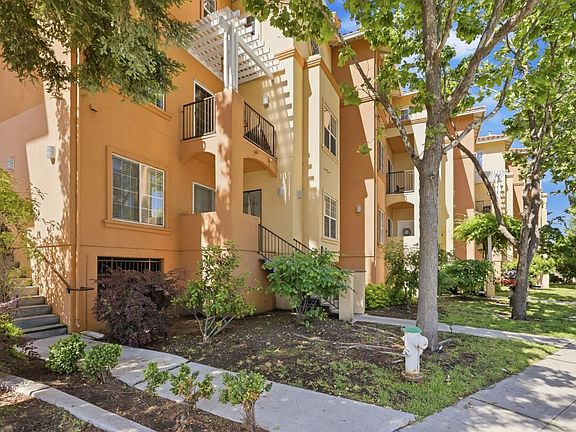 2nd image of 418 E Evelyn Ave APT 202