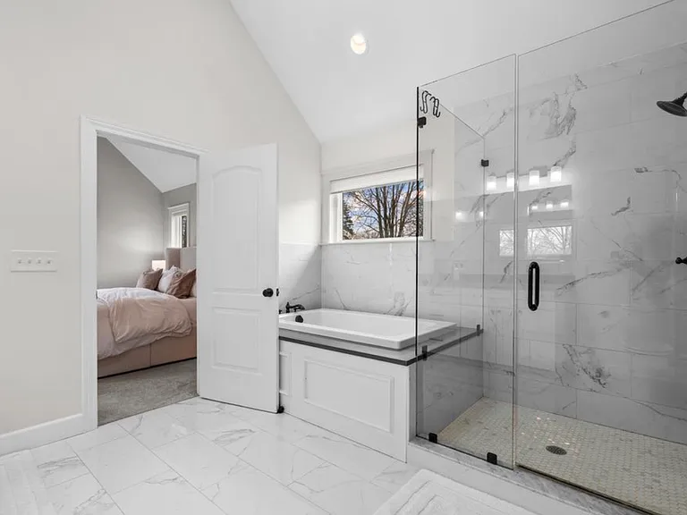 819 Irving Ave — Photo 18
