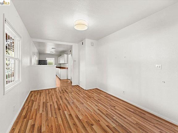 2nd image of 2136 Linden St