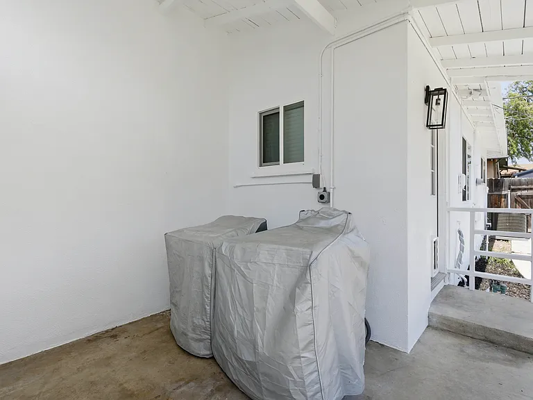 584 N 8th Ave — Photo 28