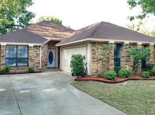 2206 Wembley Downs Dr, Arlington, TX 76017