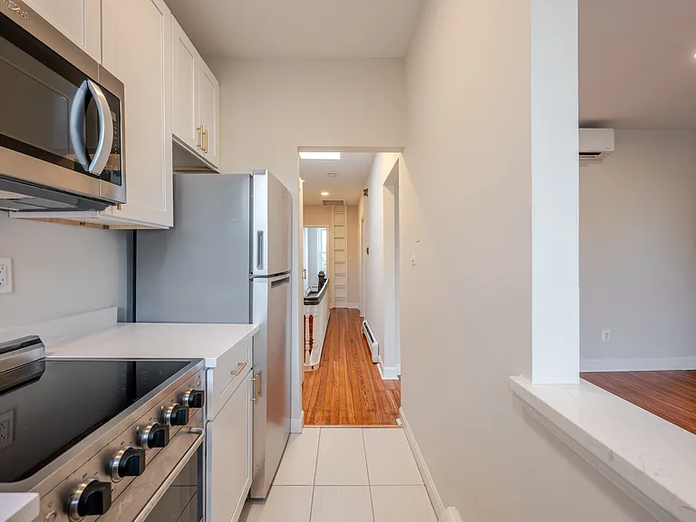 1105 E Capitol St SE #4 — Photo 5