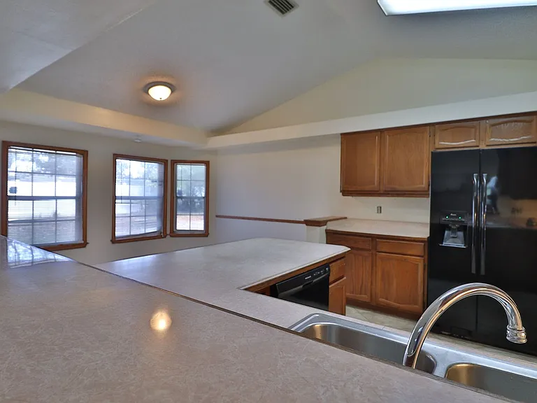1088 Tivoli Dr — Photo 4