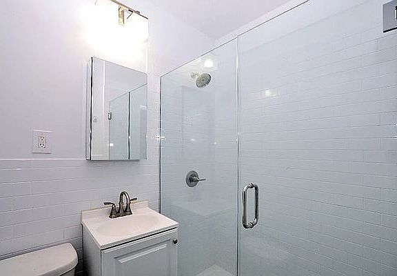 5th image of 312 W 23rd St APT 4L