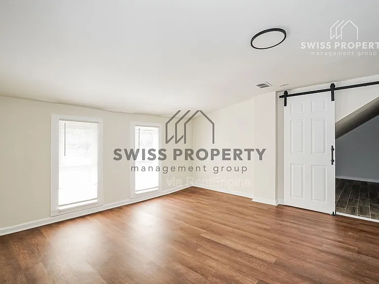 1340 Mooberry St — Photo 4