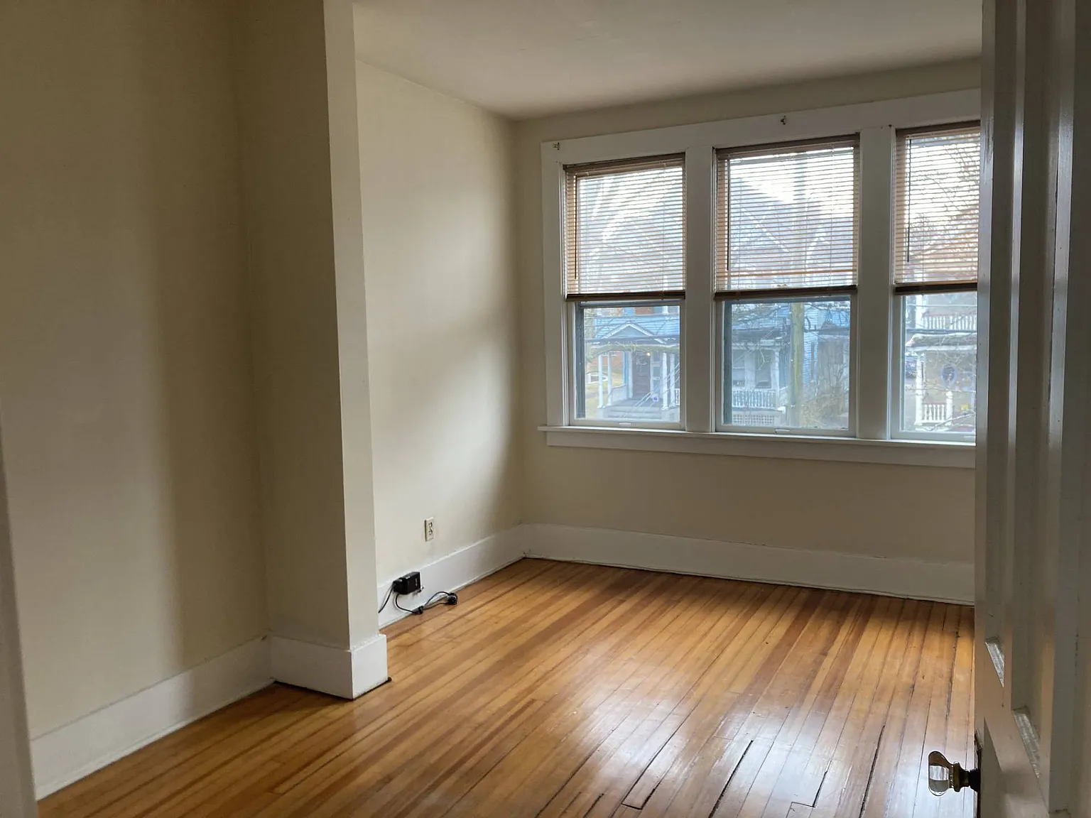 3 bed, 1.5 bath, $1,800 — Photo 4