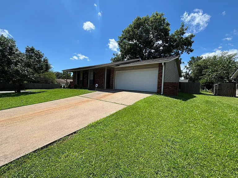 1 Greenway Ct — Photo 2
