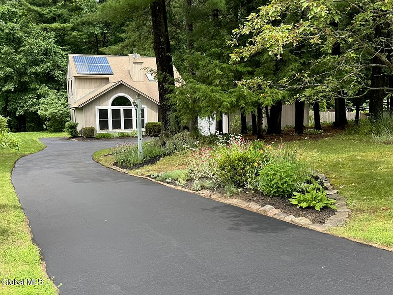 2nd image of 25 Glade Mallow Road