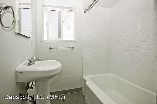 4th image of 1525 SE 41st Ave APT 8
