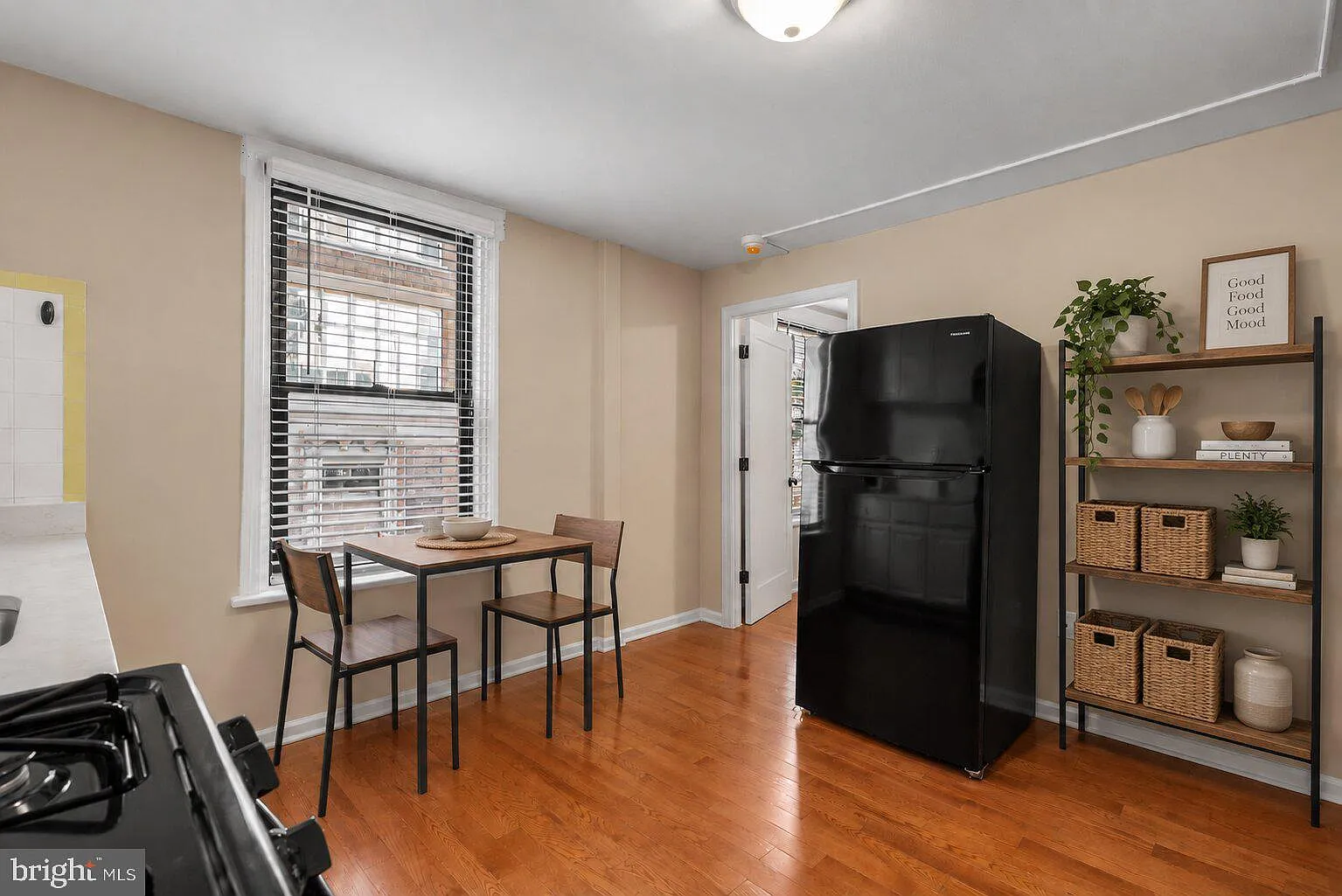 2319 Walnut St — Photo 2