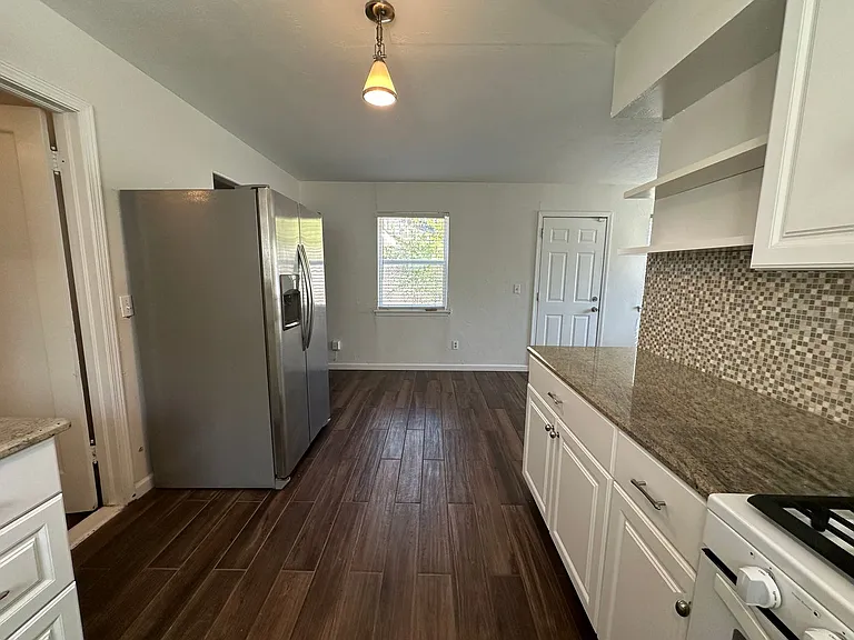 2108 Westchester Dr — Photo 13
