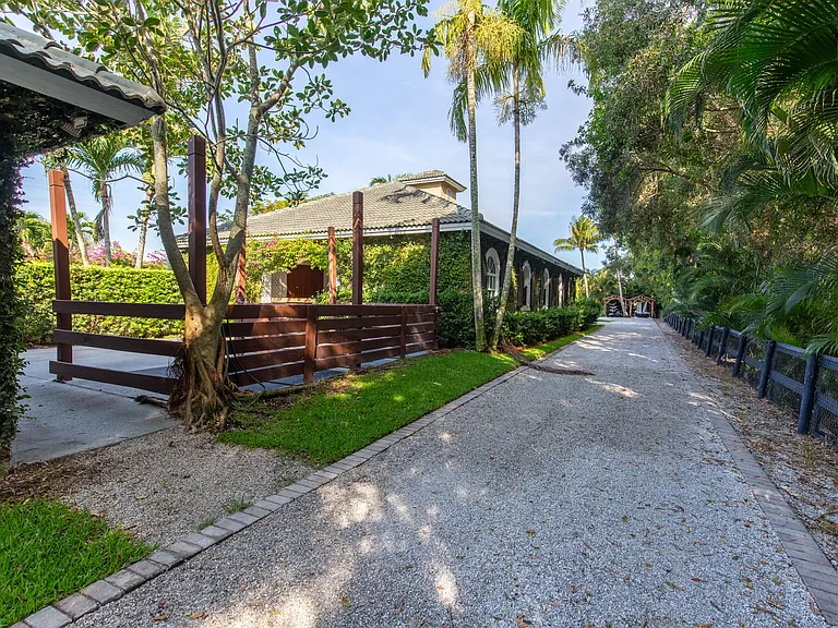 2583 Appaloosa Trl — Photo 34