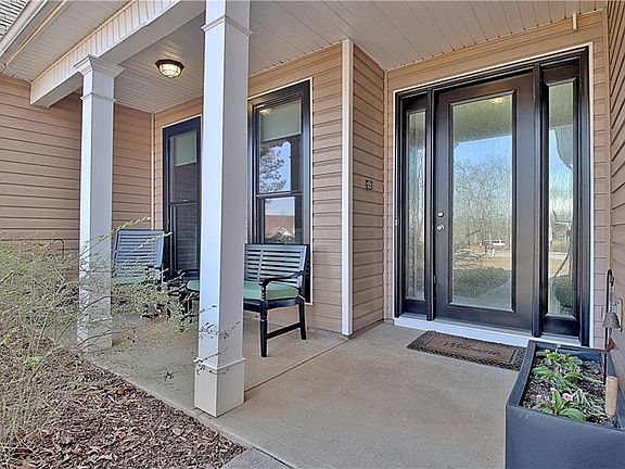 5th image of 12 Smokey Ridge Ct