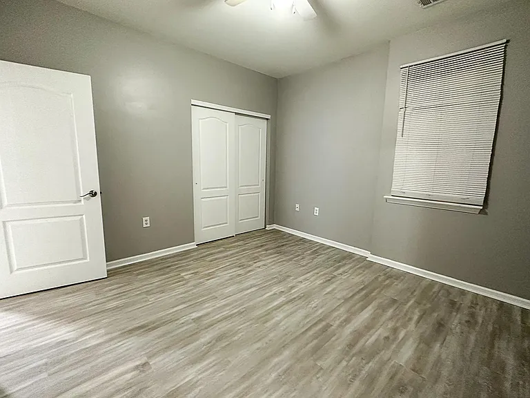 912 Southmoor Dr #203 — Photo 17
