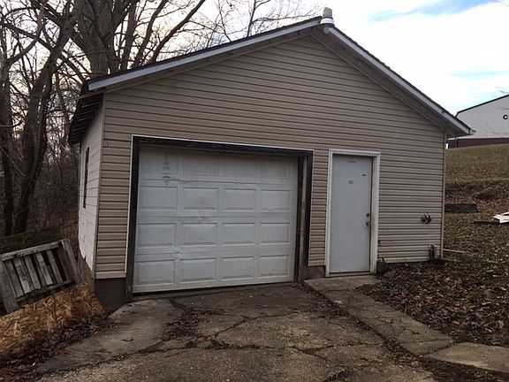 3rd image of 1520 Pike St