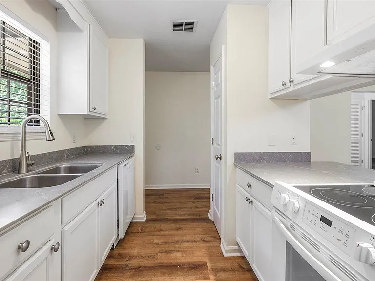 2556 Panther Creek Rd #B — Photo 12