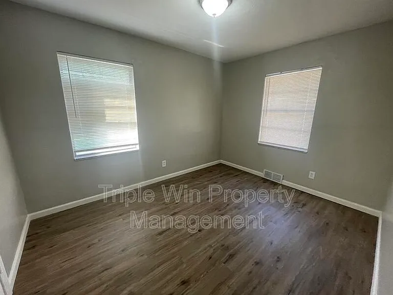6918 Etzel Ave — Photo 22