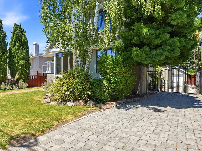 1506 Vancouver Ave — Photo 2