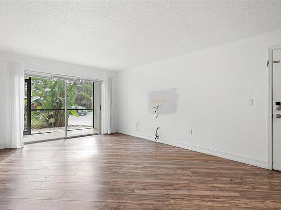 5th image of 3223 Beneva Rd Unit 101