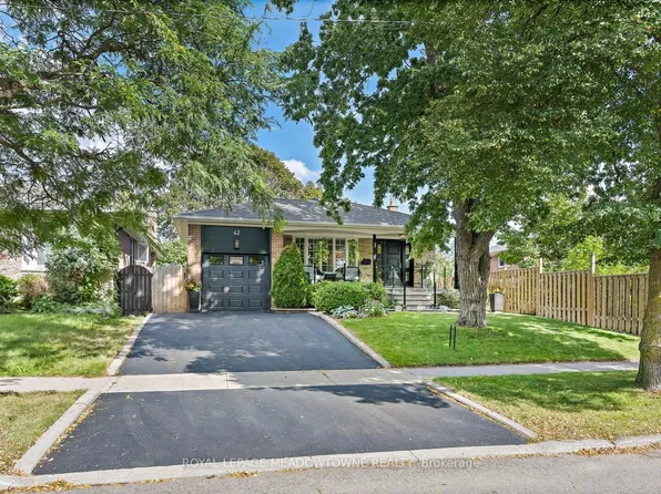42 Oxenden Cres, Toronto, ON M9C 4H4