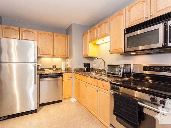 5th image of 1250 N La Salle Dr #9th