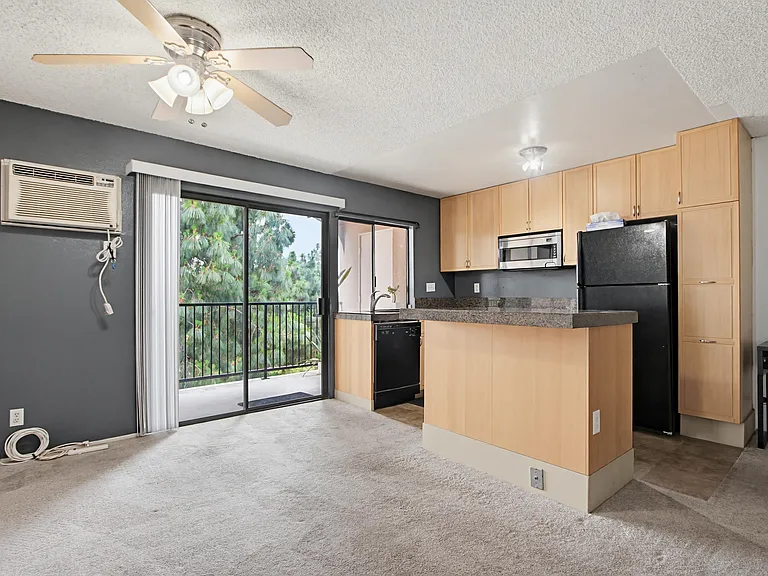 7858 Cowles Mountain Ct #D27 — Photo 10