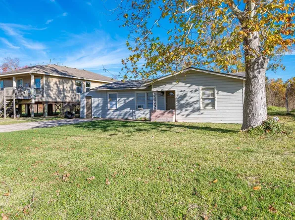 6717 Fairwood Rd, Hitchcock, TX 77563