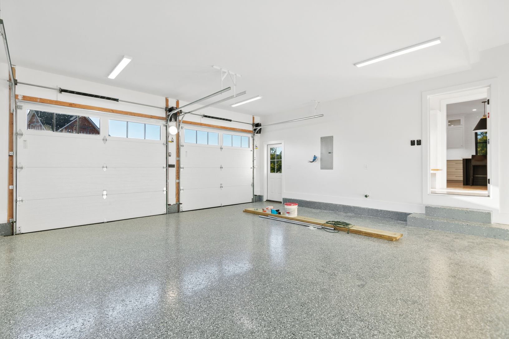  Garage with epoxy floors
