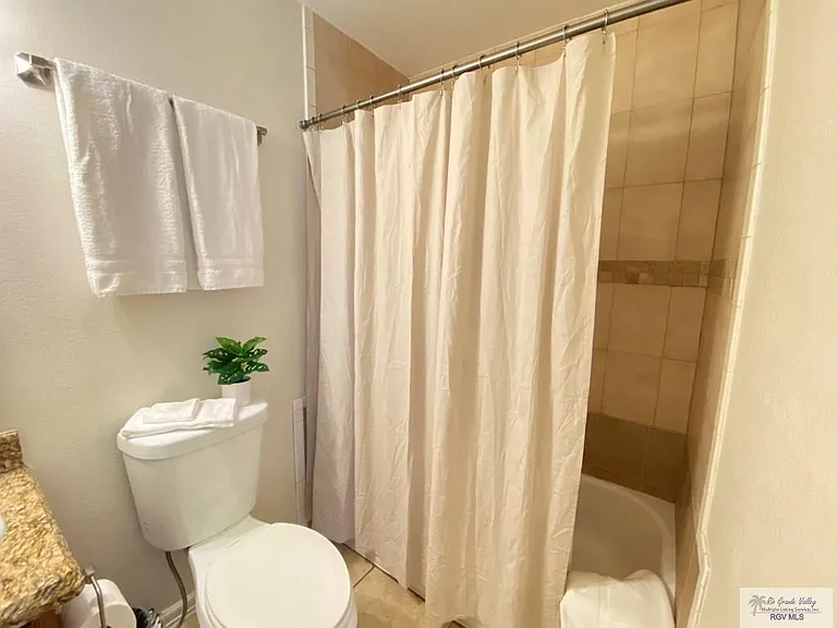6621 Garden Woods Ave #B — Photo 12