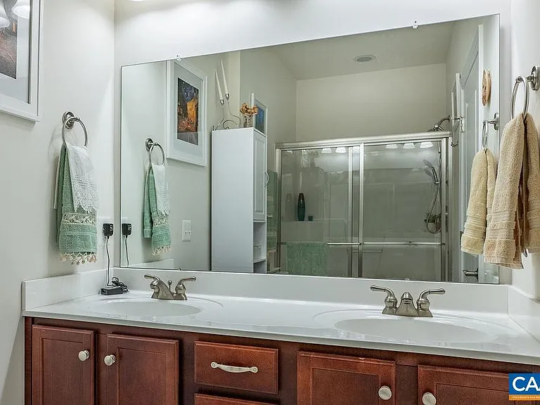 2427 Winthrop Dr — Photo 9