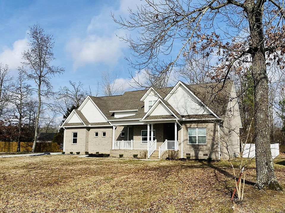 1st image of 34 Oak Hollow Rd