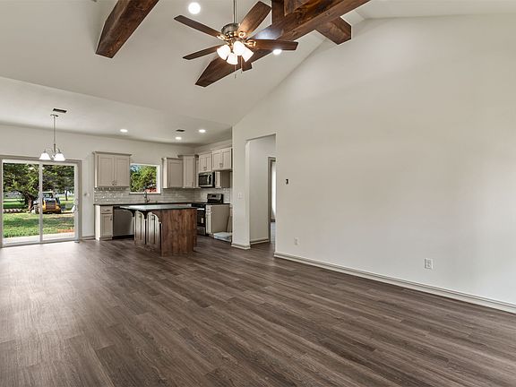4th image of 806 NE 7th St