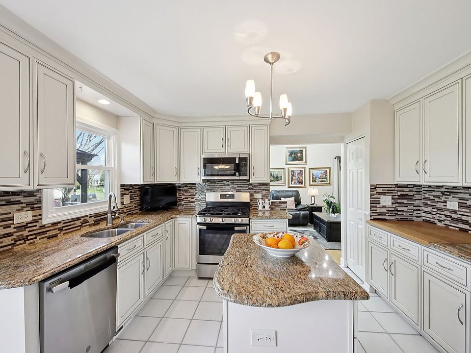 144 N Fiore Pkwy, Vernon Hills, IL 60061 | Zillow