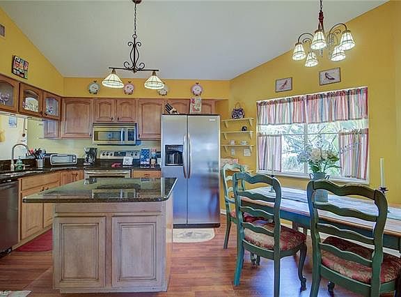 2nd image of 1512 Argyle Dr