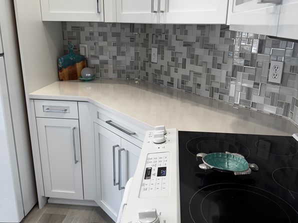 220 Vintage Cir APT 305