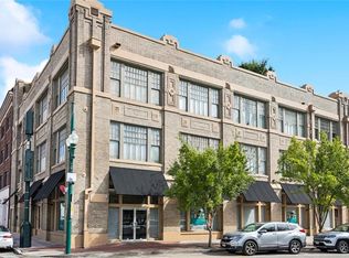 1000 Saint Charles Ave APT D, New Orleans, LA 70130