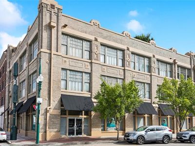 1000 Saint Charles Ave APT D, New Orleans, LA, 70130