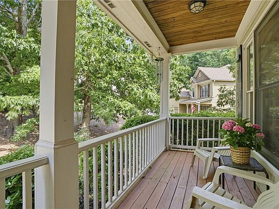 4th image of 12 Laurel Way NE