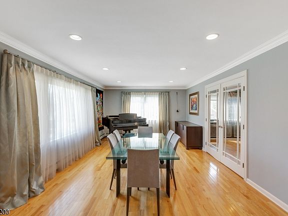 3rd image of 30 Fairway Ave