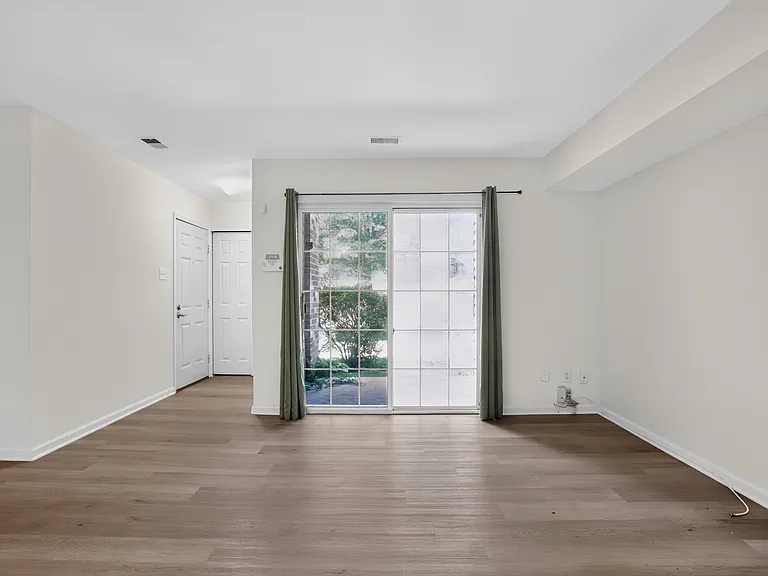 69 Ramsgate Ct — Photo 10