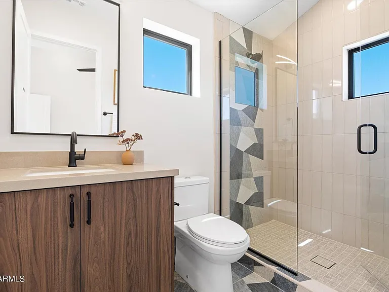 6324 N 10th Dr — Photo 16
