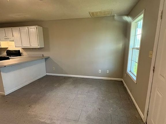 4th image of 134 Money St