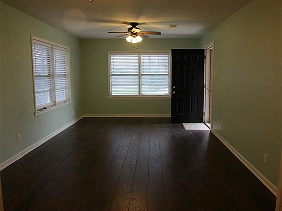 2nd image of 1118 Bayou Cir