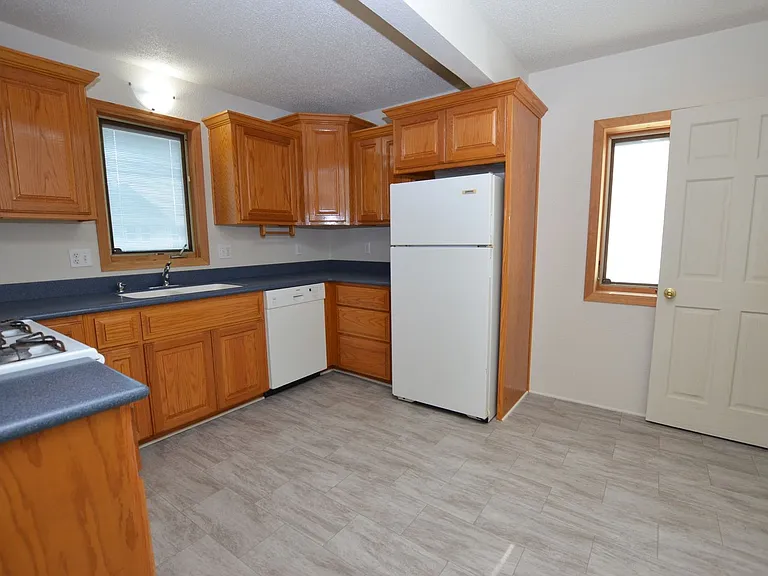 1350 Elder Ln — Photo 8