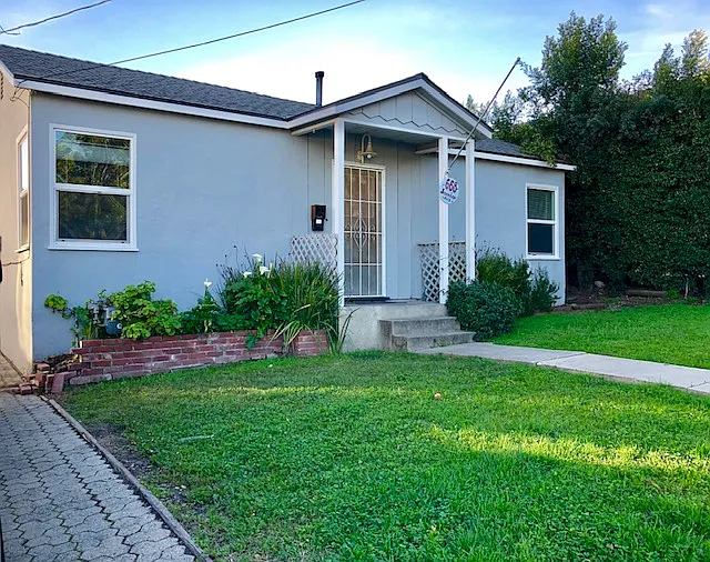 668 Johnson Ave — Photo 1
