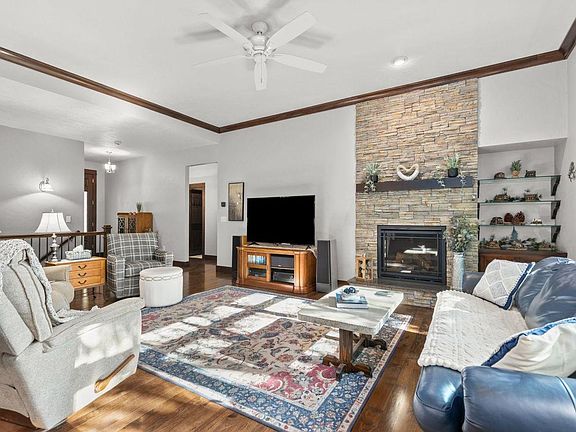 3rd image of 1841 Martingale Ln