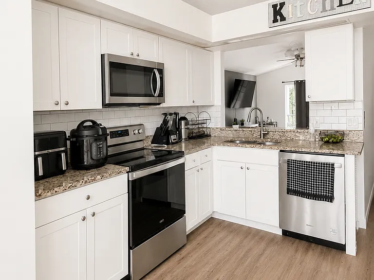 3137 Fairfield Dr — Photo 12