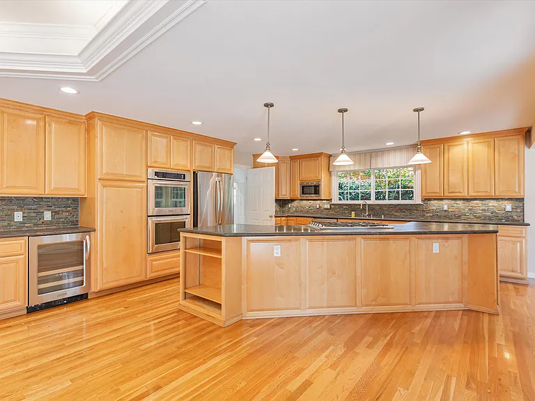794 Manor Way — Photo 12